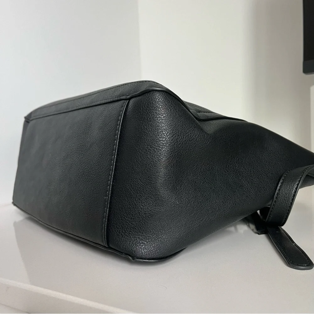 Franco Sarto Black Leather Tote Bag Crossbody with Gold Accents Like New - Picture 5 of 13